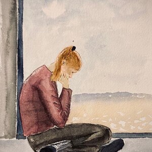 Peut inclure: Peinture à l'aquarelle d'une personne assise près d'une fenêtre, regardant un paysage lointain. La personne porte un pull marron et un pantalon foncé. La peinture a une palette de couleurs douces et tamisées.