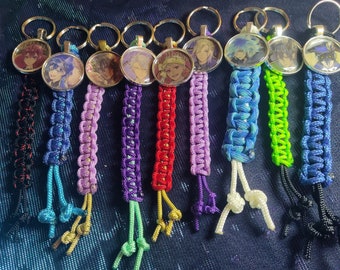 Llaveros de cordón inspirados en Twisted Wonderland