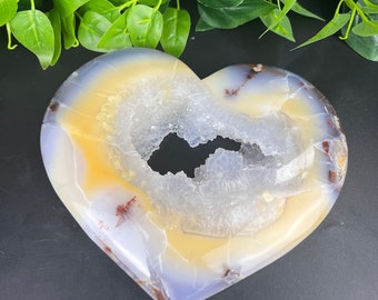 Gran corazón de geoda de calcedonia azul: decoración mineral tallada