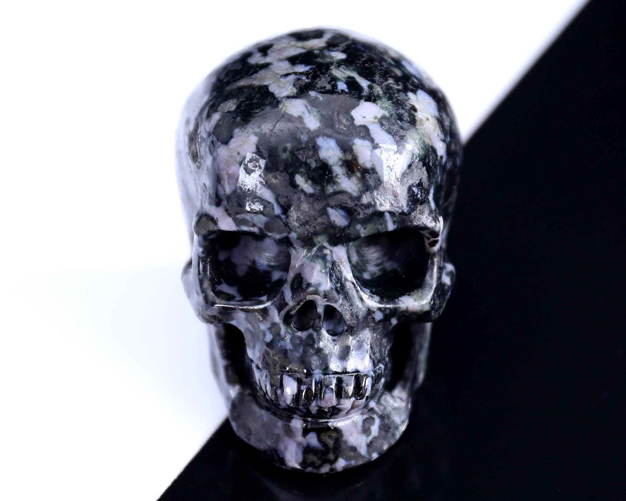 3.0インチ ガブロ瑪瑙水晶スカル：手彫り彫刻、室内装飾 - Etsy 日本