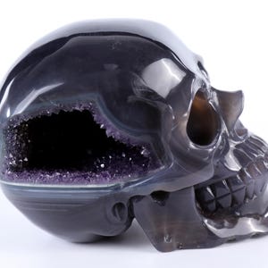 Amethyst Geode Agate Crystal Skull: Hand-Carved Sculpture (5.7&quot;)
