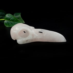 Handgesneden rozenkwartskristal kraaienschedel sculptuur - 4,5 inch
