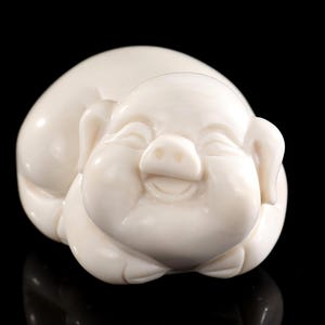Escultura de cerdo de dibujos animados de cristal tallado a mano en jade blanco natural de 2.7", talla única de cristal para decoración del hogar y coleccionistas, regalo artesanal.