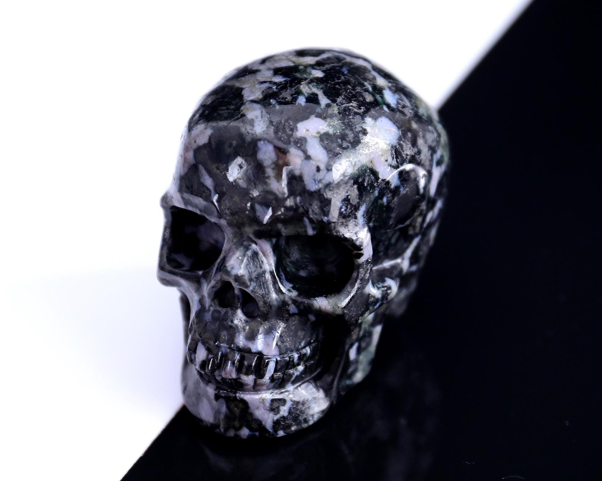 3.0インチ ガブロ瑪瑙水晶スカル：手彫り彫刻、室内装飾 - Etsy 日本