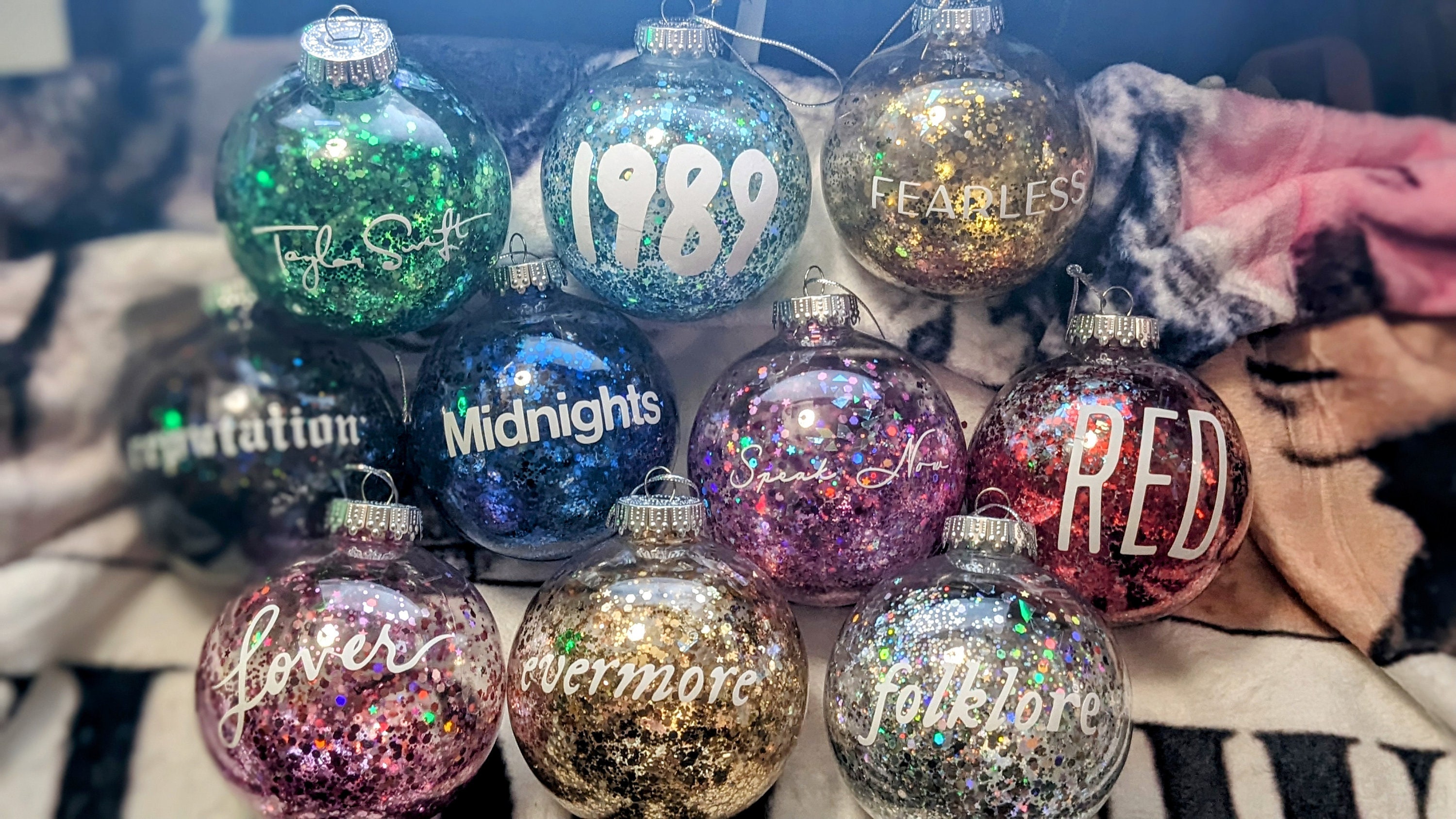Taylor Seift Snow Globe - Etsy