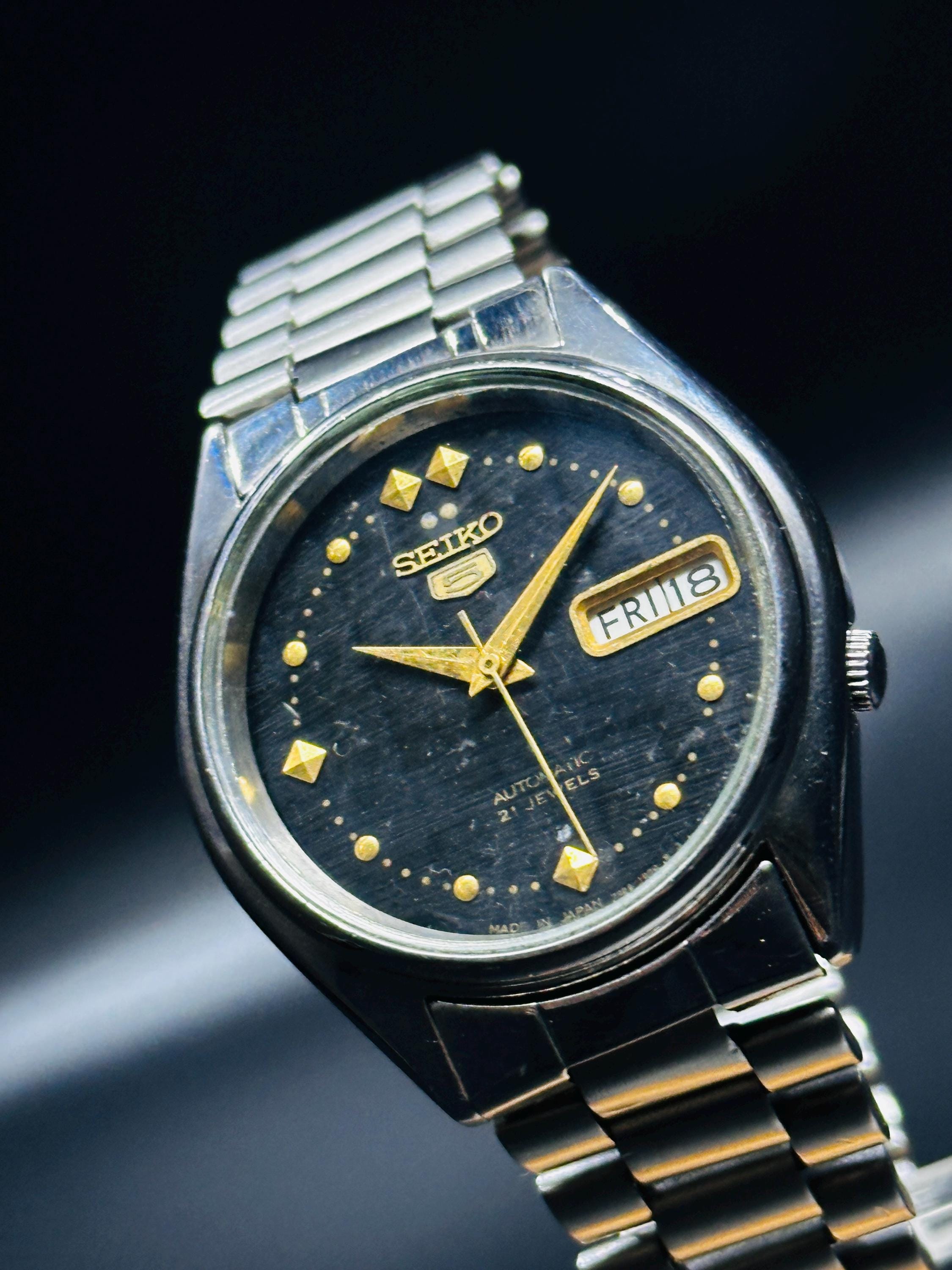 Vintage Seiko 5 Automatic Watch: Black Dial, Silver Stainless