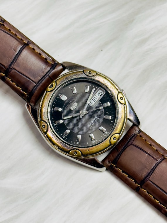 SEIKO 5 AUTOMATIC IVORY DIAL main image 1