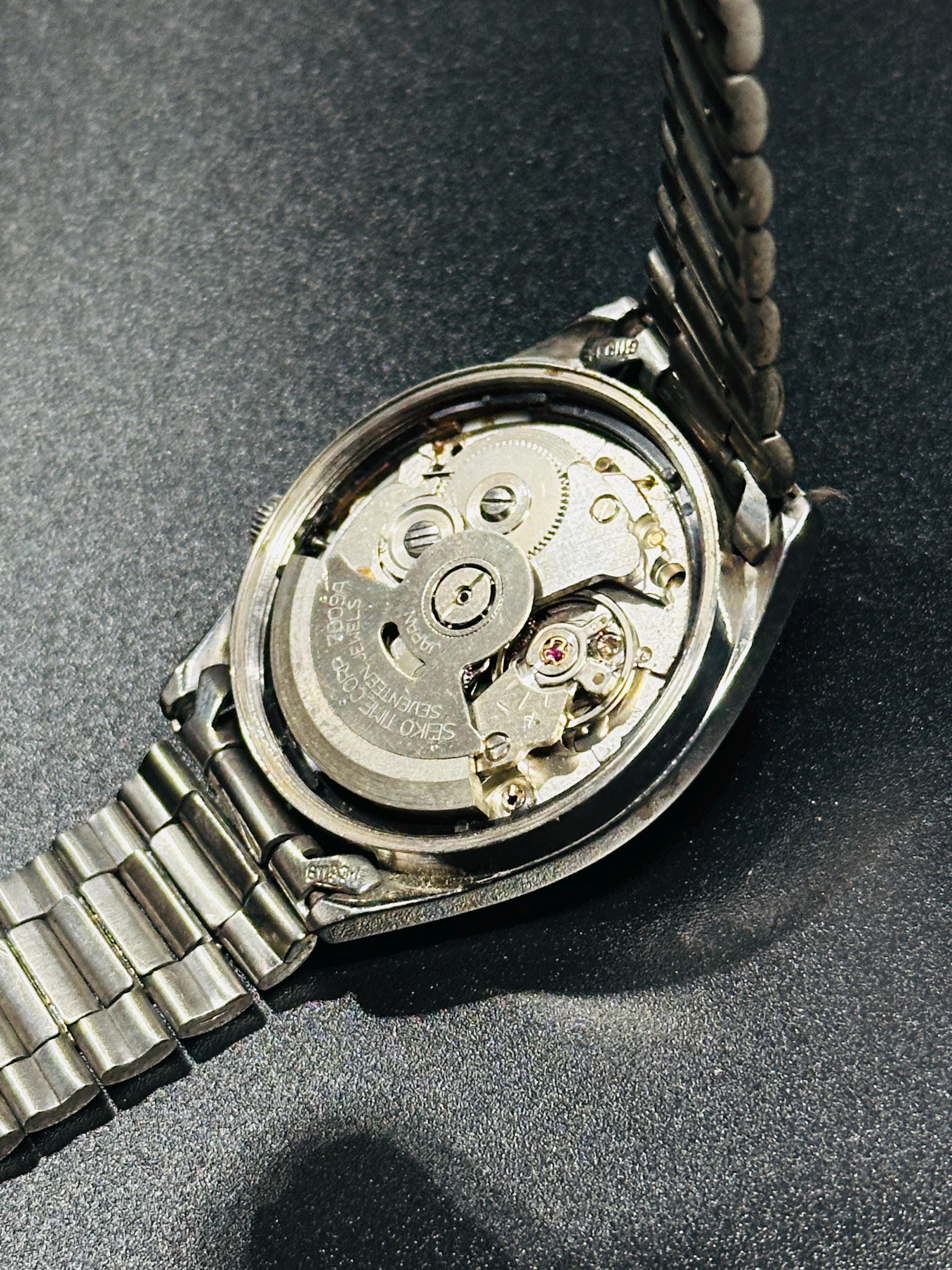 ヴィンテージ セイコー5 自動巻き腕時計：ブラック文字盤、シルバーステンレススチール、日本製