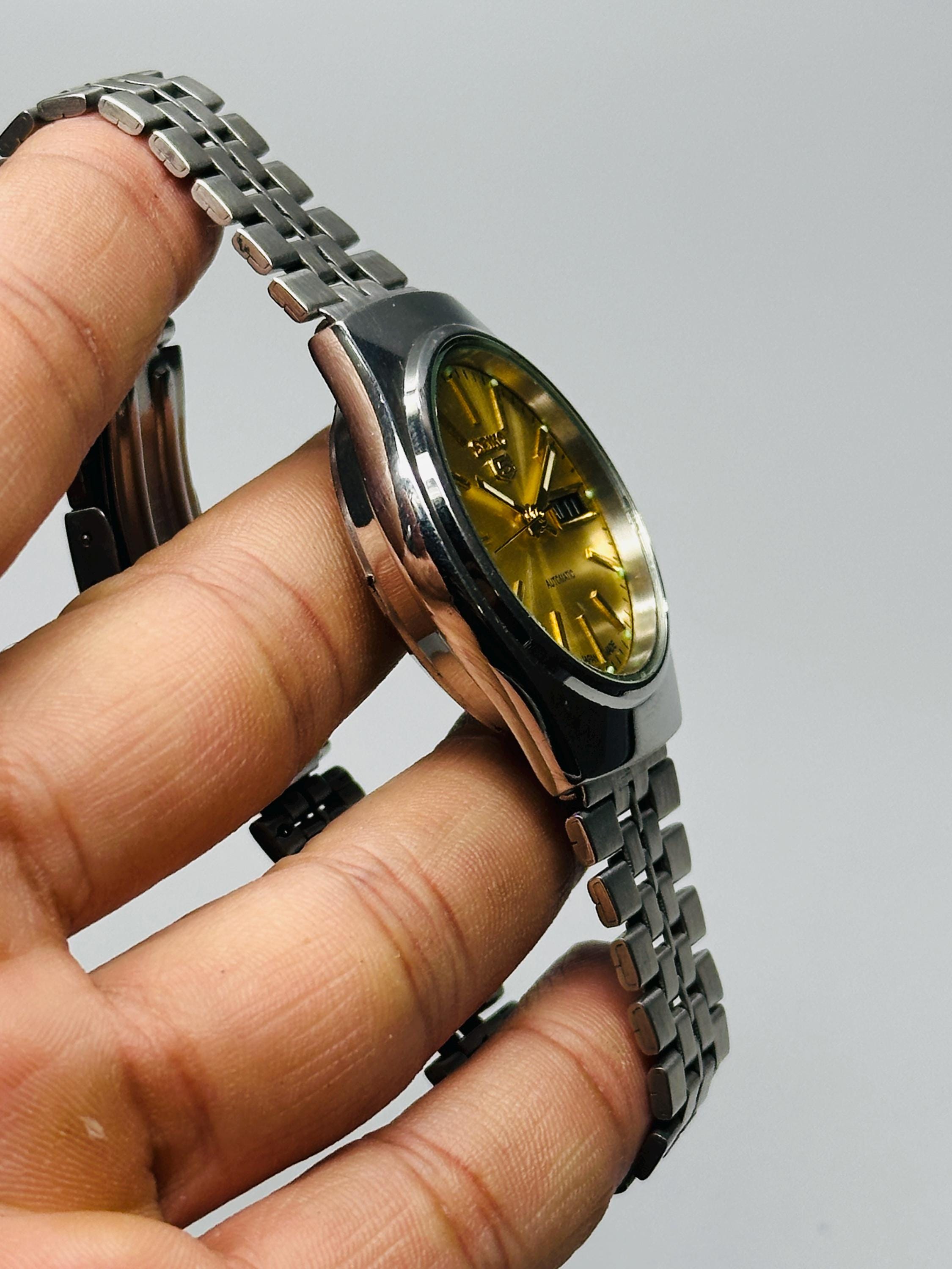 Vintage Seiko 5 Automatic Watch: Gold Dial, Silver Stainless  display picture 1