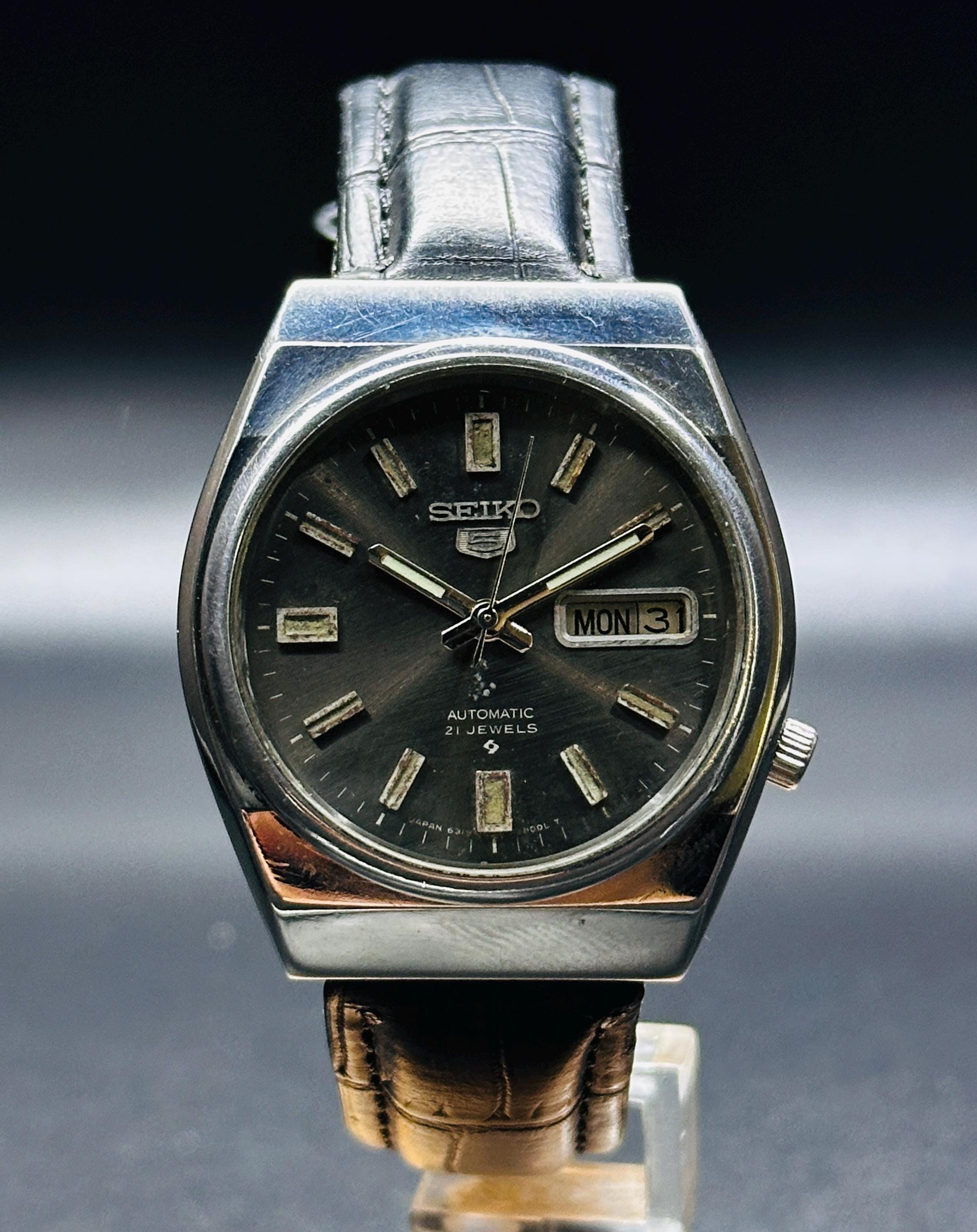 Vintage Seiko 5 Automatic Men's Watch: Black Dial, Day/date, Japan