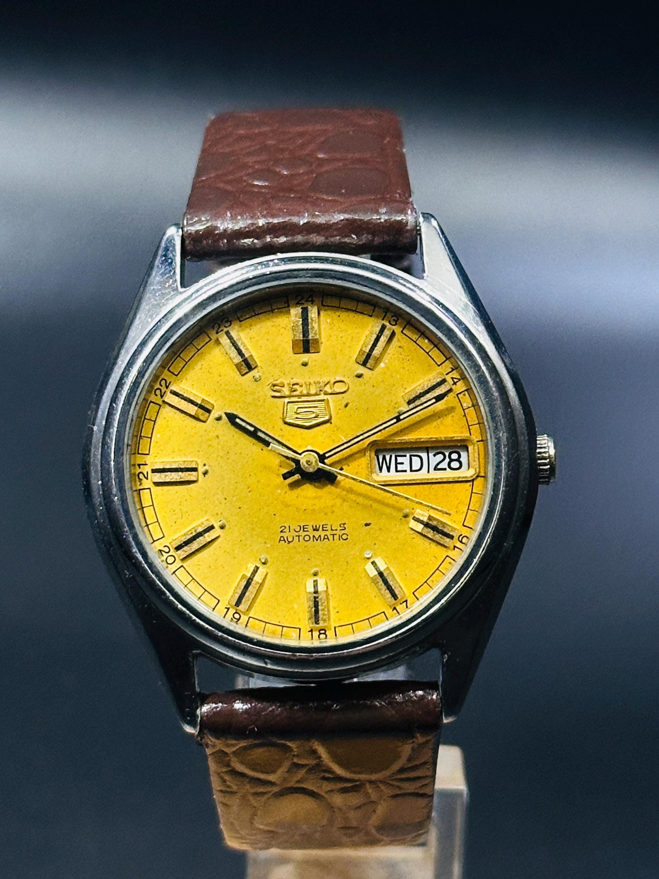 セイコー5 ビンテージ Vintage Seiko 5 Automatic Watch: Yellow Dial, Stainless Steel Case