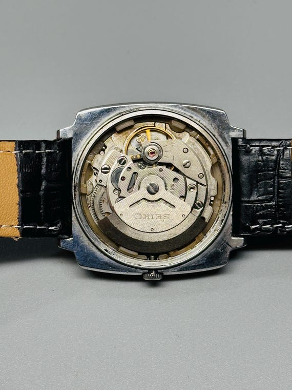 ヴィンテージ セイコー5 自動巻き メンズウォッチ：シルバー TVケース