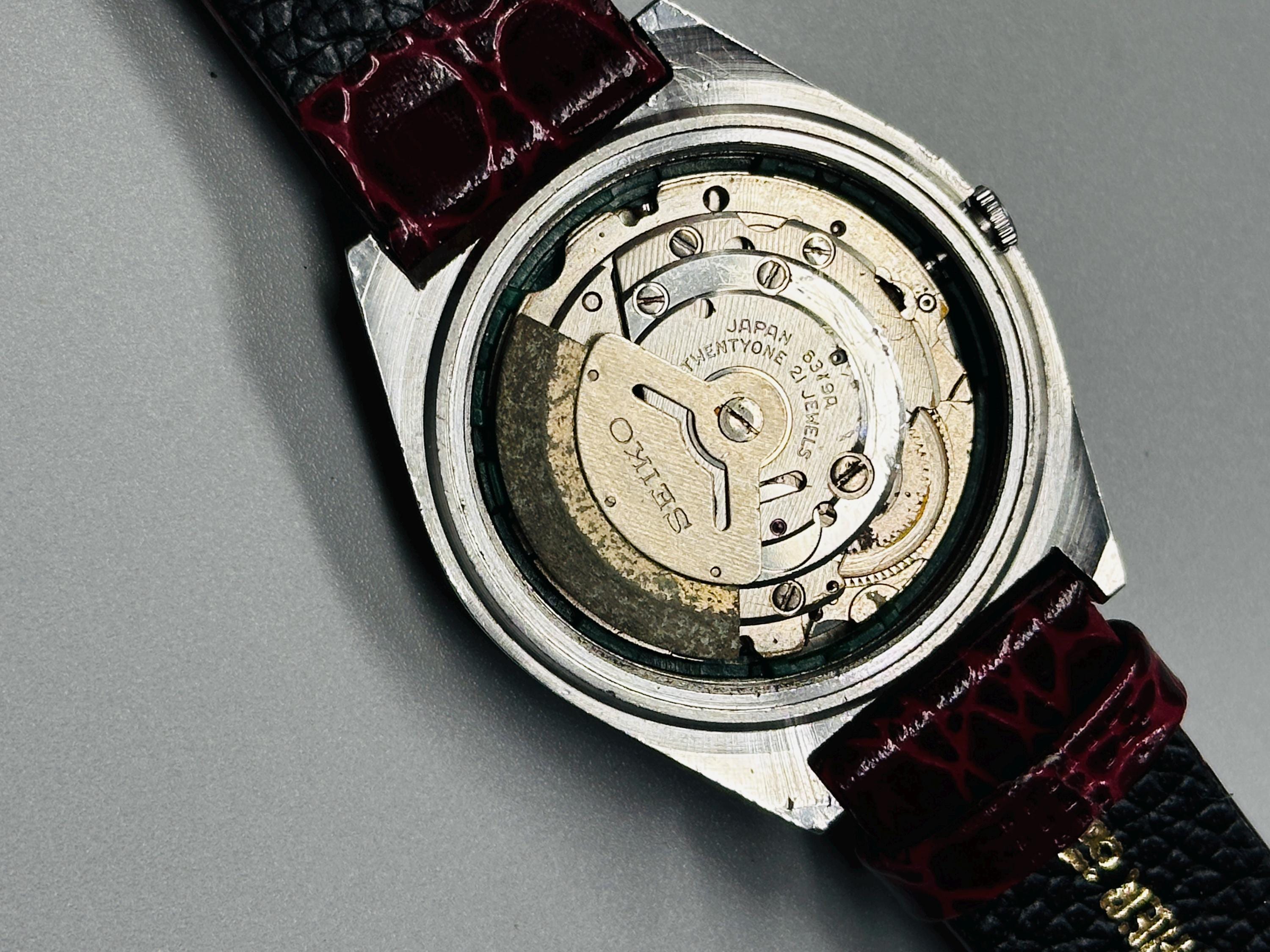 自動巻き時計 シルバー ゴールド文字盤　SEIKO5 ヴィンテージ セイコー5 自動巻き ゴールド文字盤 シルバー