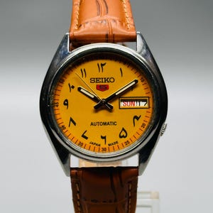 Rare Vintage Seiko 5 Automatic, Urdu Yellow Dial, Silver Case Day/Date Caliber No.7s26A Men&#39;s Wrist Watch, Japan Made
