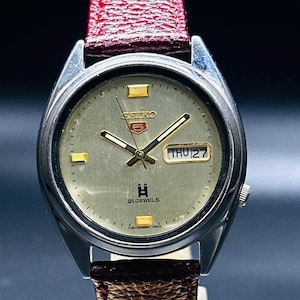Raro reloj de pulsera Seiko 5 automático vintage con esfera gris roca, caja plateada, día/fecha, calibre n.° 7009, para hombre, fabricado en Japón.