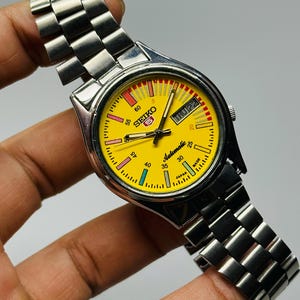 Rare Vintage Seiko 5 Automatic, Yellow Racer Dial,  Silver Case, Day/Date, Caliber No.7009A Wrist Watch, Japan Made