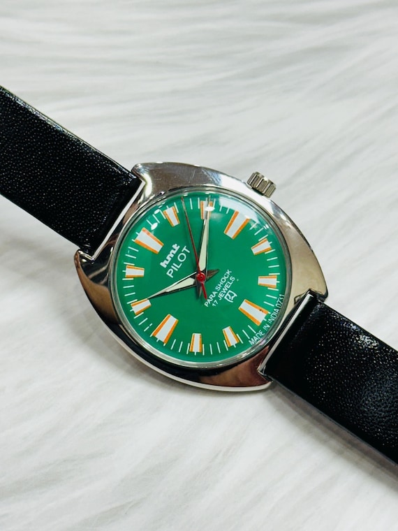 Vintage HMT Pilot Watch: Green Dial, Hand Winding, 17 Jewels