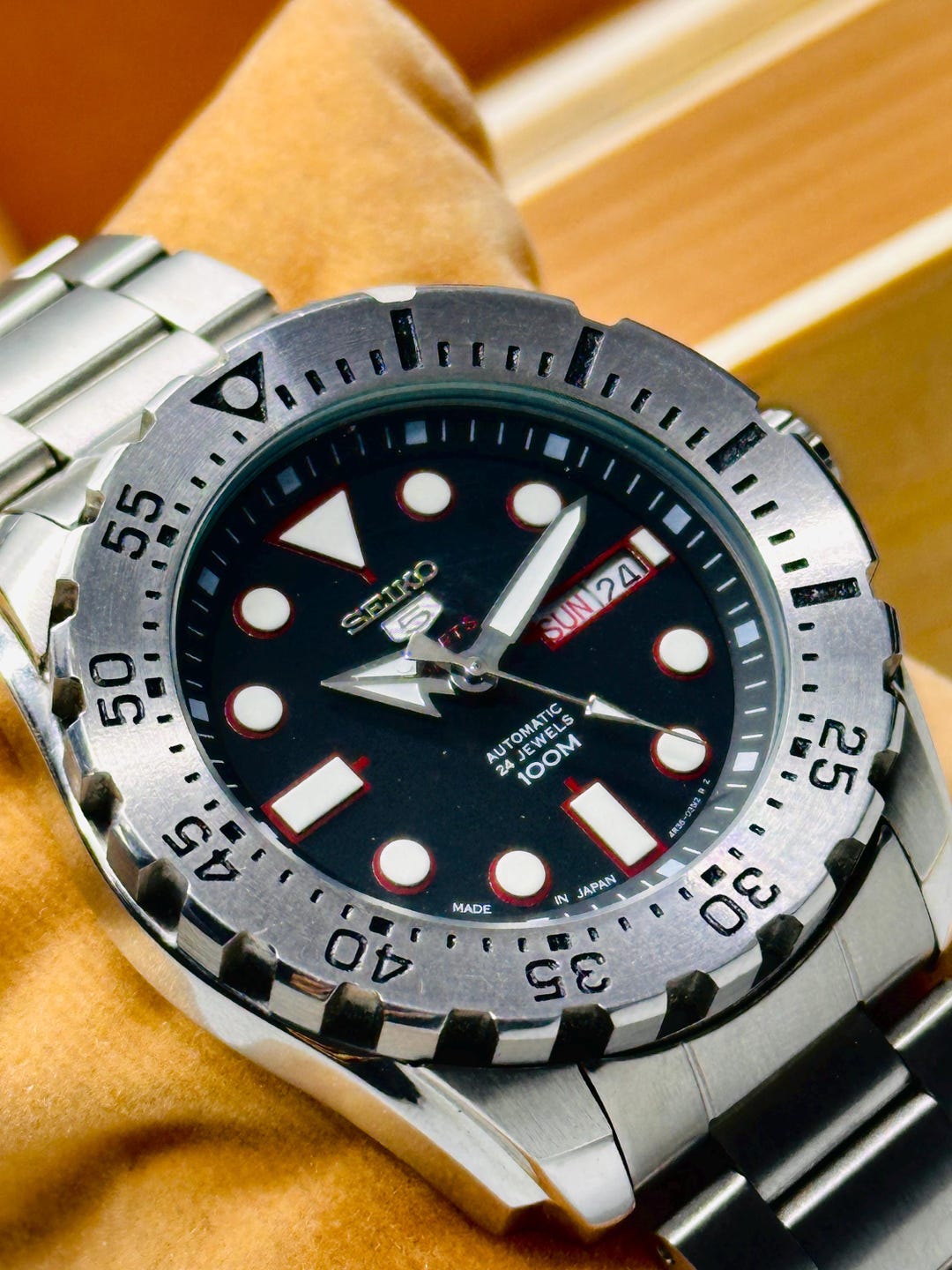 ヴィンテージ セイコー 自動巻きスポーツウォッチ：100m ステンレス