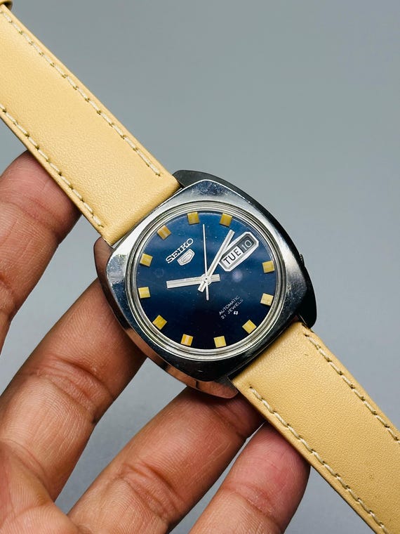 Vintage Seiko Automatic Watch: Blue Dial, Silver Case, Day/date