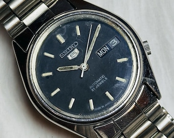 SEIKO5自動巻き 腕時計 黒文字盤 日付表示 ヴィンテージ セイコー5 自動巻き腕時計（デイ/デイト表示、ステンレス