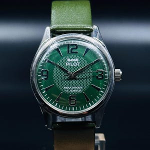 Vintage HMT Pilot Watch Green Dial Hand Winding {self winding} Men&#39;s Watch Movement 17 jewels