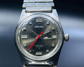 Vintage Seiko 5 Men's Wrist Watch: Blue Dial, Stainless Steel, Day/Date