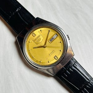 Vintage Seiko 5 Automatic Gold dial silver Case Day/Date Caliber No.7019A Wrist Watch Japan Made