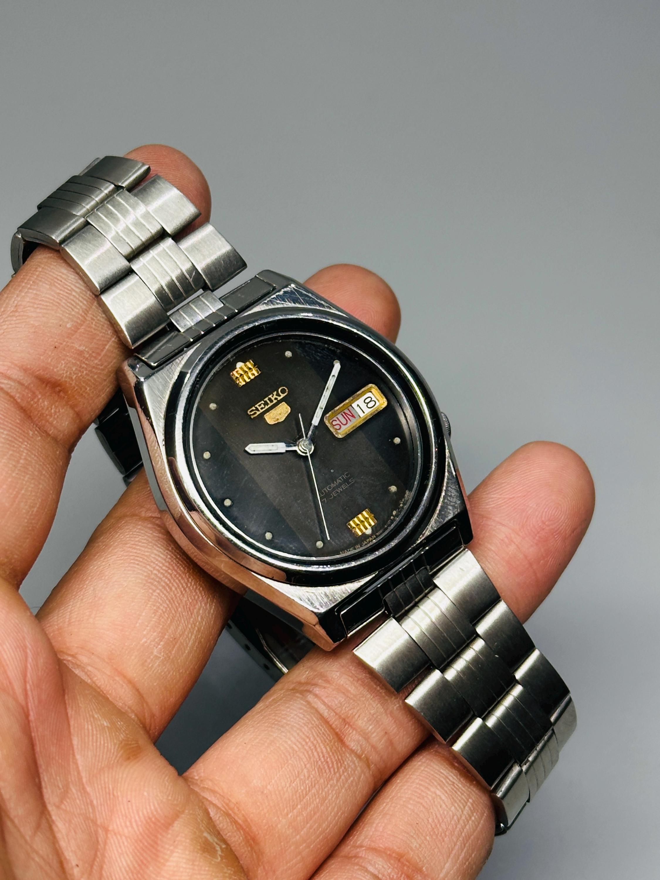 ヴィンテージ セイコー5 自動巻き腕時計：ブラック文字盤、シルバー