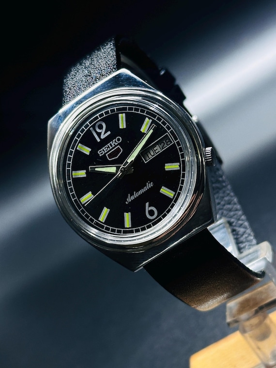 ヴィンテージ セイコー5 自動巻き腕時計：ブラック文字盤、シルバー