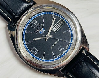 Vintage Seiko 5 Automatikuhr: Schwarzes Ziffernblatt, Edelstahl, Tag/Datum