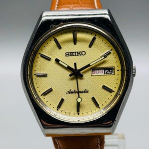 A Vintage Seiko 5 Automatic Yellow Dial,  Silver Case Day/Date Caliber No.6309, Men&#39;s Wrist Watch  ,Japan Made