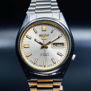 Reloj de pulsera para hombre Seiko 5 automático vintage raro, esfera plateada, caja plateada, día/fecha, calibre n.º 7009 A, fabricado en Japón