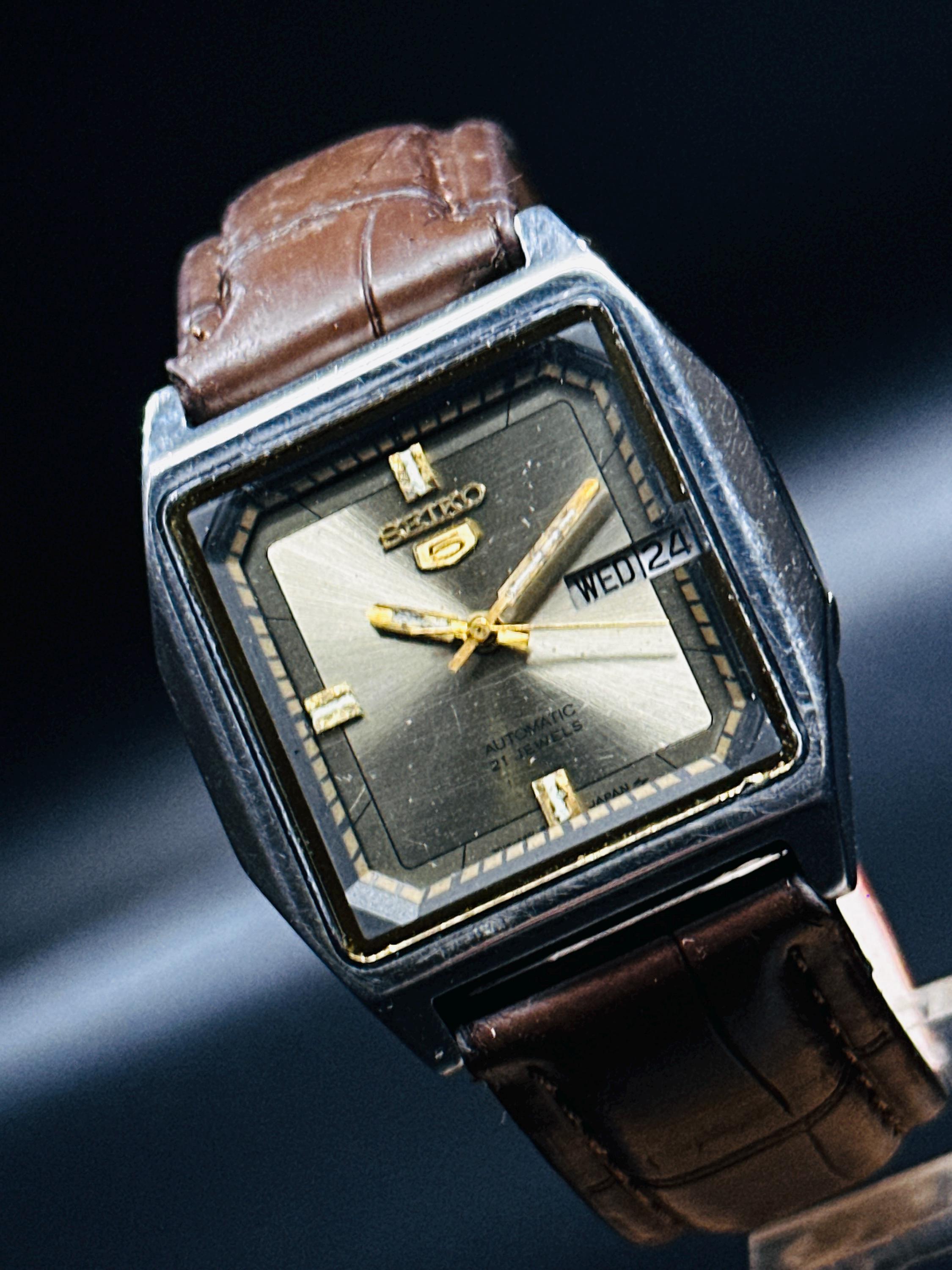 Vintage Seiko 5 Automatic Watch: Grey Dial, Silver TV Case, Day