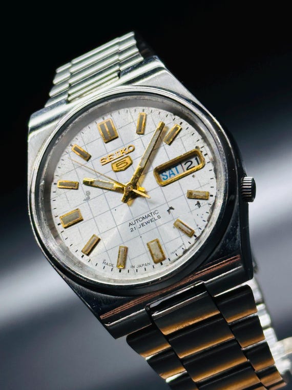 SEIKO 5 AUTOMATIC IVORY DIAL main image 0