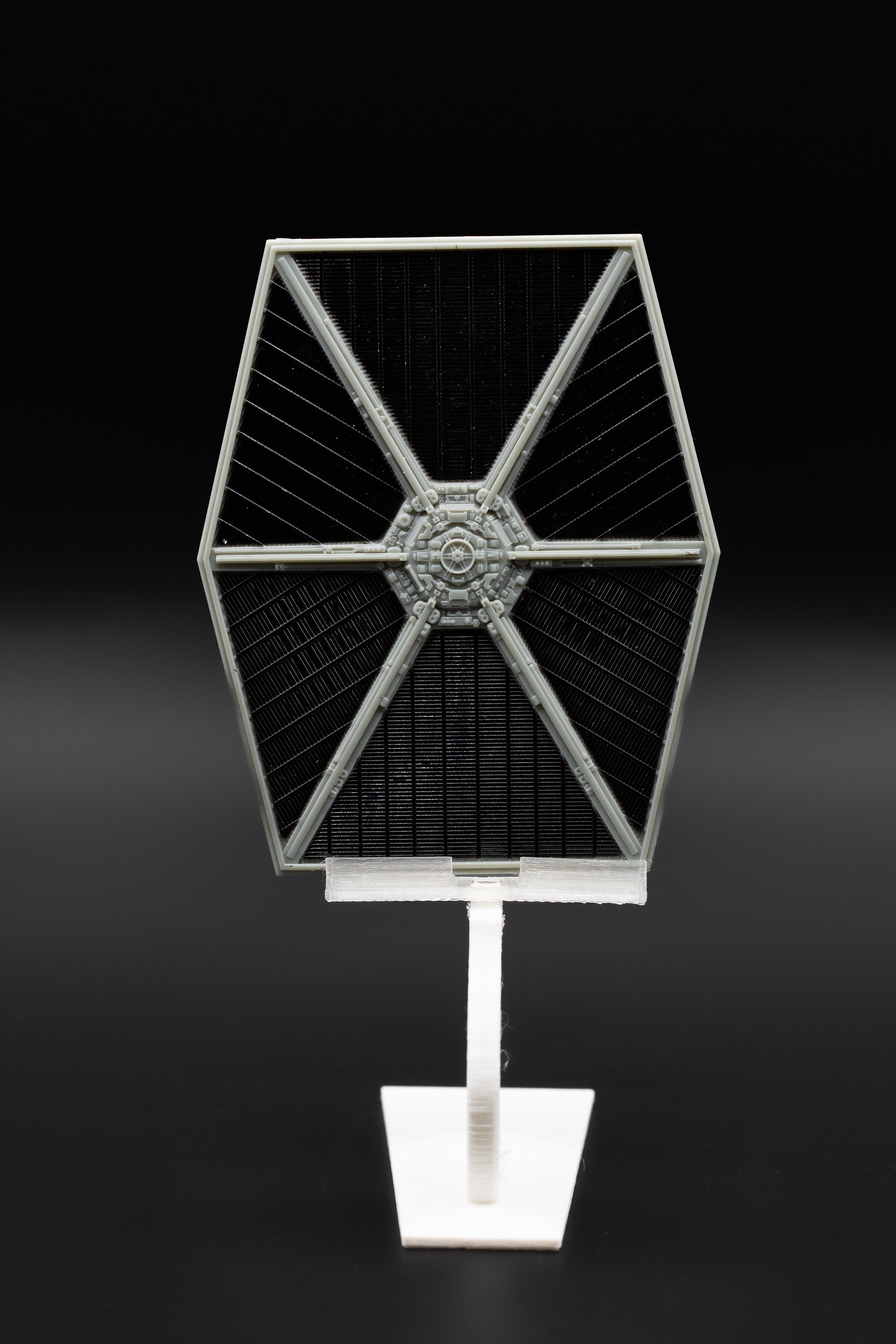 AMT1341 - AMT 1/32 Star Wars: A New Hope Tie Fighter - Wheels & Wings Hobbies