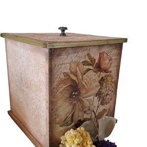 Vintage decorated box Paris