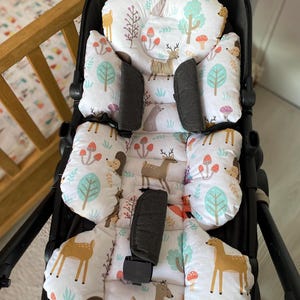 Almofada para carrinho de bebê macia e universal - Happy Forest Animals | Almofada confortável para carrinho de bebê para viagens e uso diário