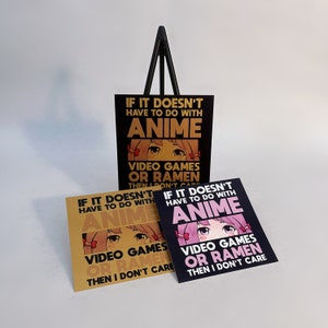 Bundle di 3 targhe in alluminio 10x10 cm con cavalletto in metallo nero (un pezzo). Possibilità di acquisto singolo e di personalizzazione.