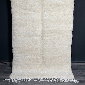 White BENIOURAIN Rug textured Moroccan Rug berber rug 8x5 minimalist rug morrocan area rug rug for nursery rug for living room beni ouarain