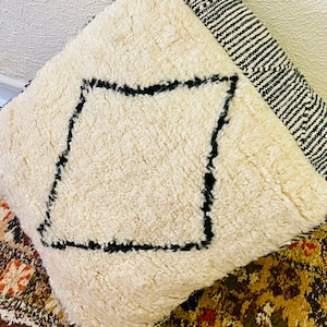 BENI OURAIN pouf Unique Moroccan floor cushion Boho Poof Meditation Cushion Kilim Pillow Morrocan Ottoman footstool Ethnic pillow kilim pouf
