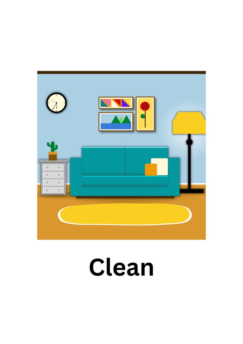 Op de afbeelding: Een schone woonkamer met een blauwe bank, een geel vloerkleed, een lamp, een klok en twee ingelijste foto's aan de muur. De tekst "Clean" staat onder de afbeelding.