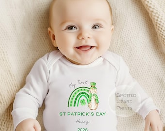 Personalisiere meinen ersten St Patrick's Day Strampler, Weste oder T-Shirt - Mein 1st St Patrick's Day Baby. St Patrick's Day Baby Outfit