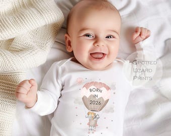 2026 geboren Baby Outfit, Name nach Hause kommen Outfit, neues Baby Ankunft Strampler, Neugeborenen Baby Geschenk Baby wachsen personalisiert