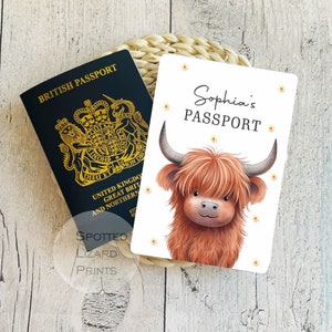 Gepersonaliseerde eerste paspoorthoes - 1e paspoorthouder - kinderpaspoorthoes - babypaspoorthouder - eerste vakantie - Highland Cow-paspoort