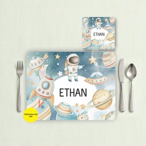 Set de table et sous-verre Space personnalisés | Napperon de vaisseau spatial pour enfants | Service de table Alien | Set de table avec prénom personnalisé | Cadeau espace pour les enfants