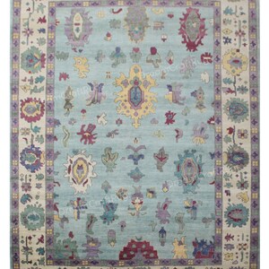 Hand-Knotted Wool Oushak Rug: Elegant Living Room Decor