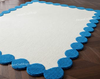 Hand Tufted Wool Area Rug: White & Sky Blue Scallop Border