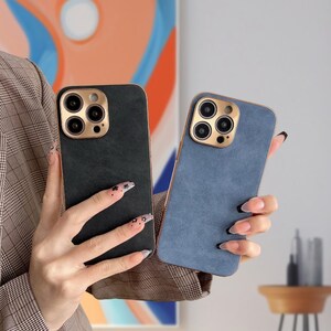 Funda de gamuza de lujo para iPhone / Funda de teléfono para iPhone 15 14 13 12 Pro Max / Funda de teléfono de cuero PU / Idea de regalo para ella / Funda de teléfono navideña