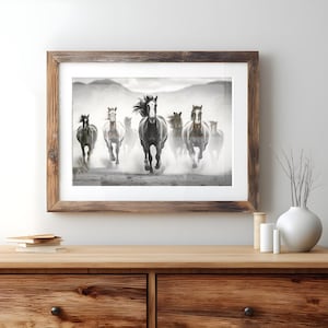 Fotografia di cavalli mustang selvaggi, stampa di fotografie di cavalli, fotografia in bianco e nero, decorazione murale, arte murale di animali, stampabile, download digitale immagine 2