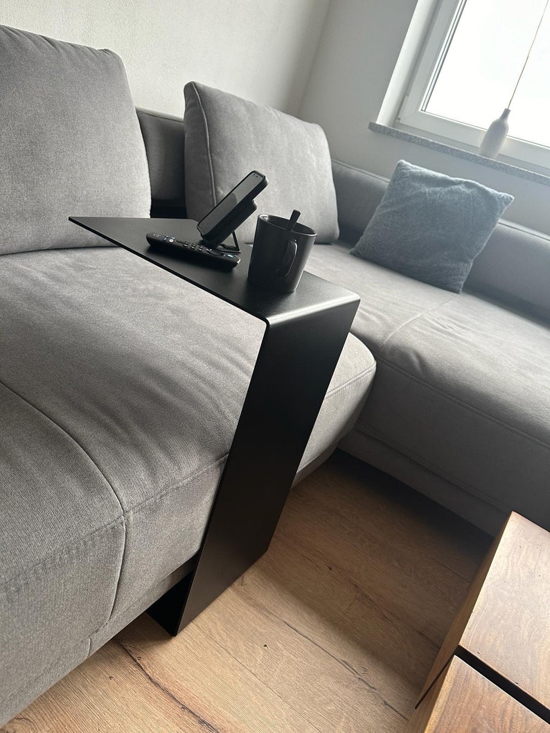 Couchtisch, Beistelltisch für die Couch in Schwarz, Moderner Beistelltisch aus Metall